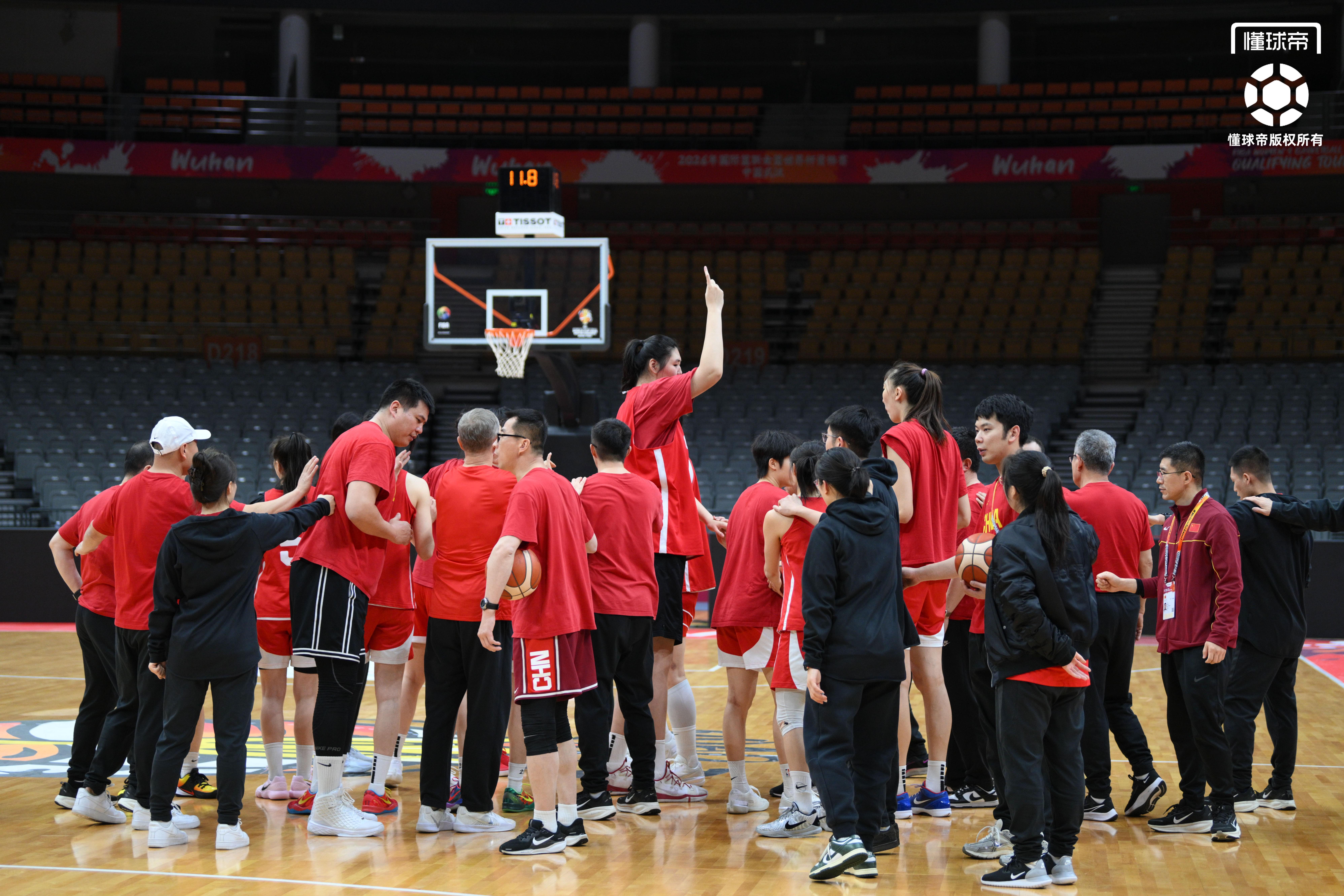 开云体育APP下载-中国女篮世预赛最后一练，王治郅到场观看&amp;amp;全队精神饱满